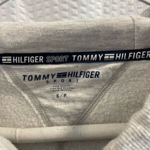Tommy Hilfinger hoodie size small